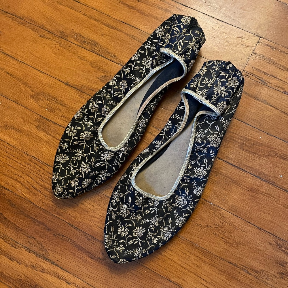 SOLD 1950’s Vintage Bertlyn Slippers Gold/Black. Size 7.5-8